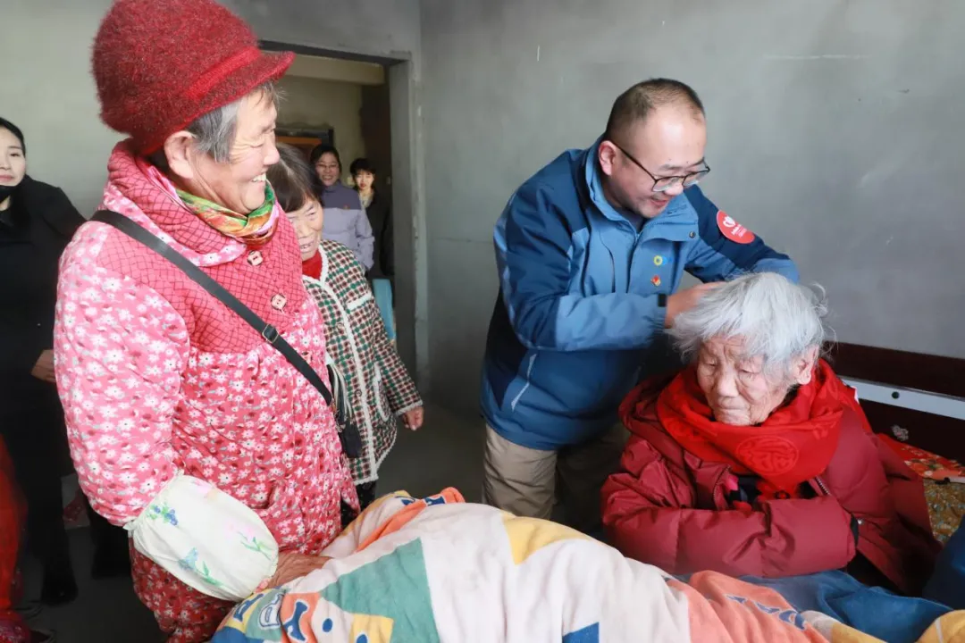 帮扶慰问送关怀 岁寒情深暖人心 | 第十五季“大爱中环 情暖高新”第一站