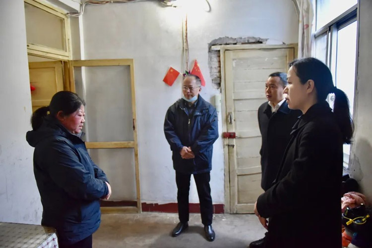 “中环之家”送温暖 集团领导节前慰问困难员工