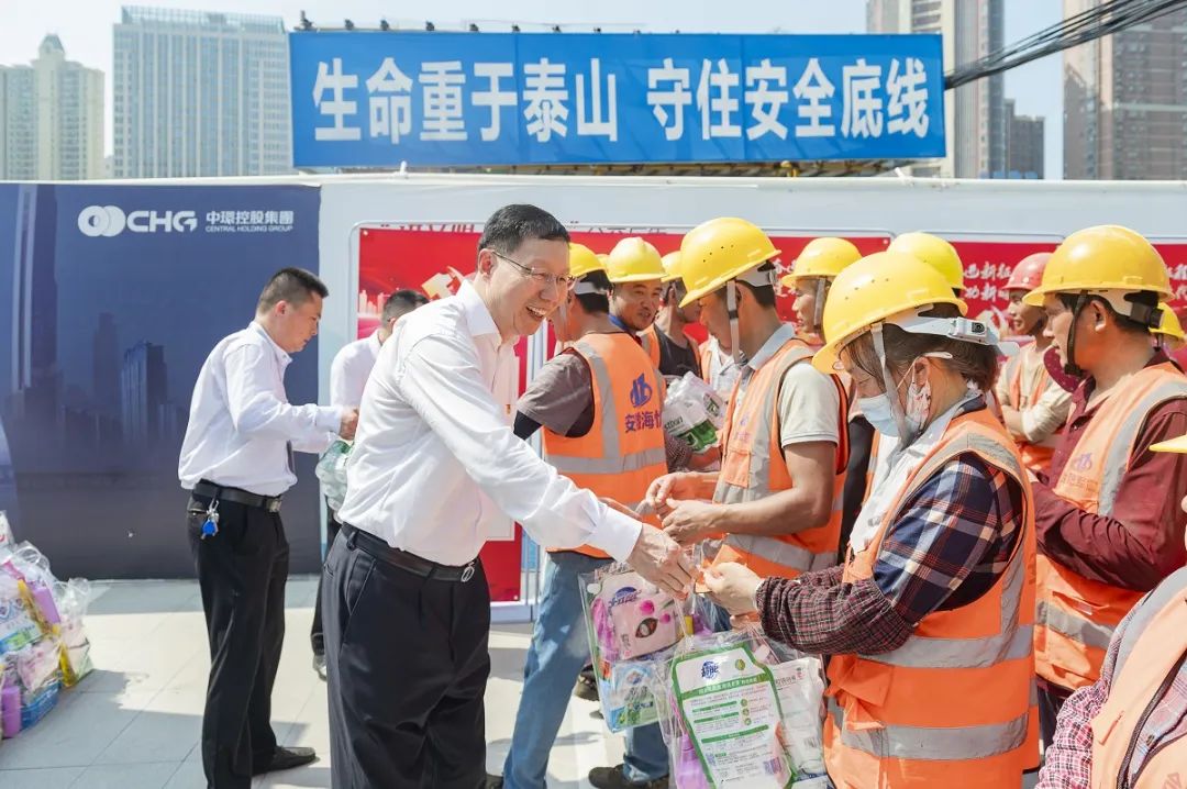 礼赞建设者 奋进新征程 | od平台入口官网开展2022年度关爱一线建筑工人公益活动