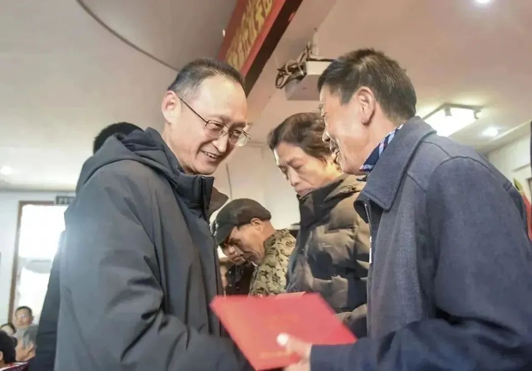 大爱中环 温暖“桐”行 ｜ 中环od平台入口官网控股集团第十四季暖冬行动再度出发