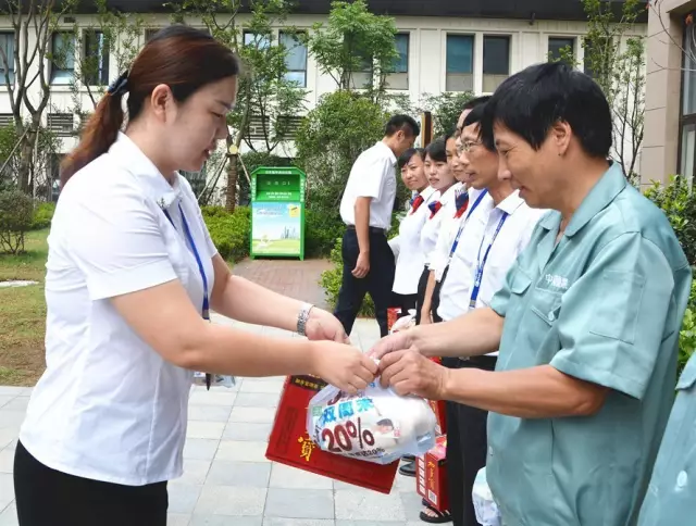 od平台入口官网工会夏日送清凉在行动 集团领导慰问一线员工