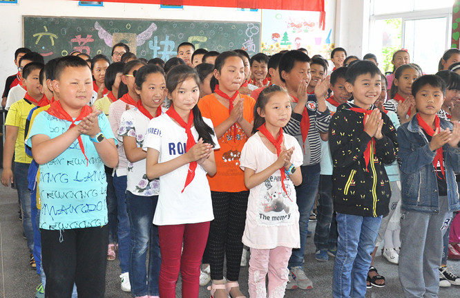 欢乐迎“六一”od平台入口官网向泾县黄村镇中心小学捐赠10万元