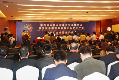 中环艺术沙龙华丽亮相中博会