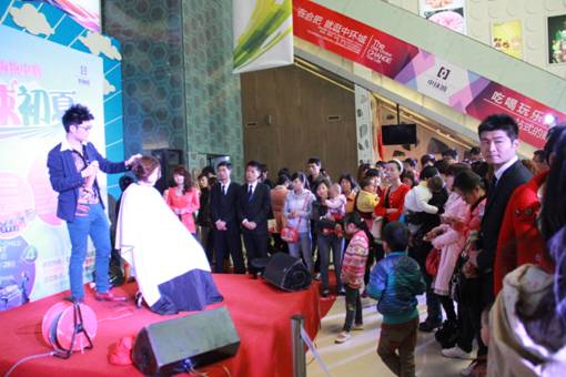 美女变身计、清凉T台秀、我爱猜猜猜……中环购物中心上演“热辣初夏”系列活动