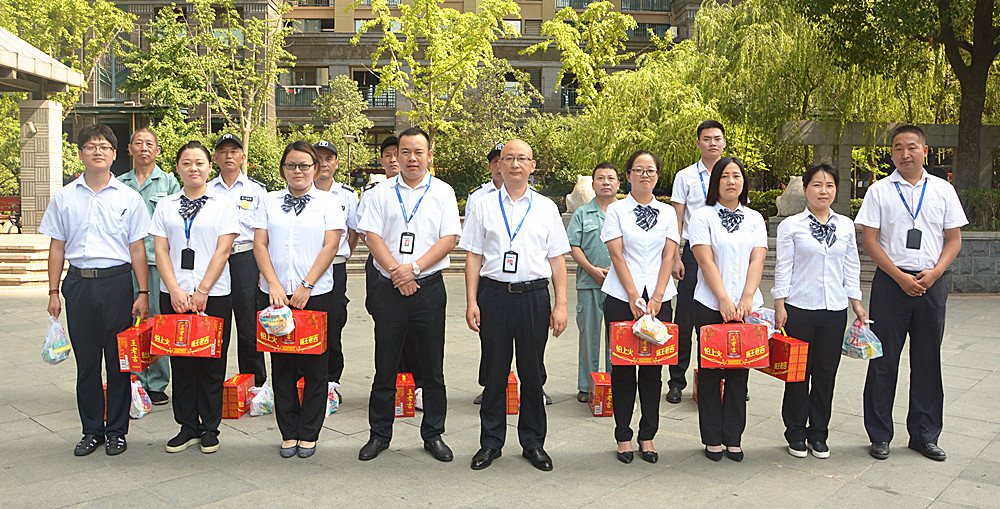 od平台入口官网工会夏日送清凉在行动 集团副总裁白翃慰问一线员工