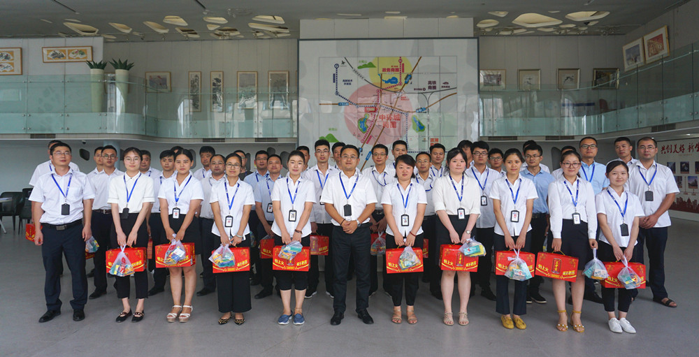 od平台入口官网工会夏日送清凉在行动 集团副总裁黄少铭慰问一线员工