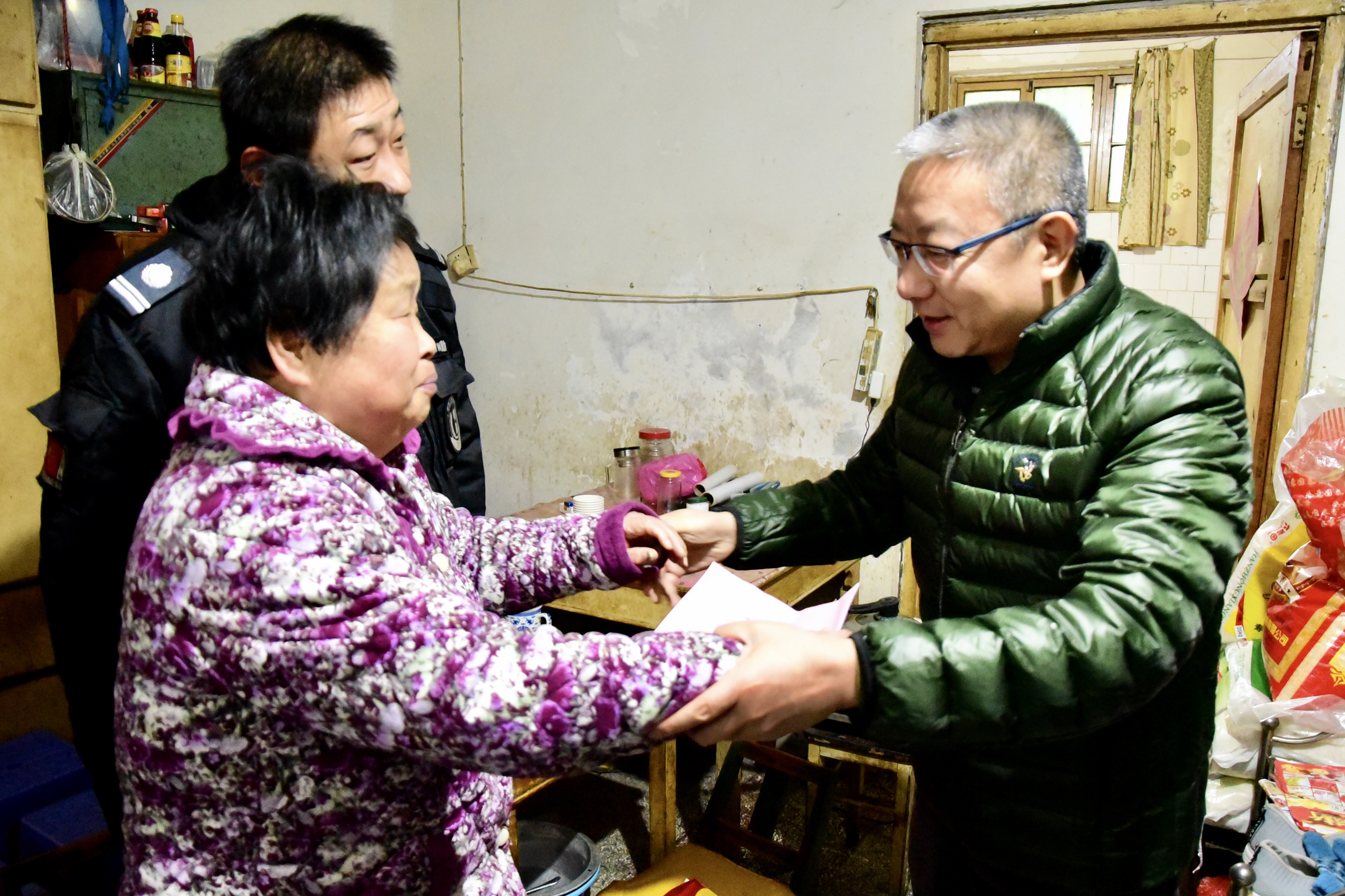 “中环之家”暖人心——集团领导节前慰问困难员工