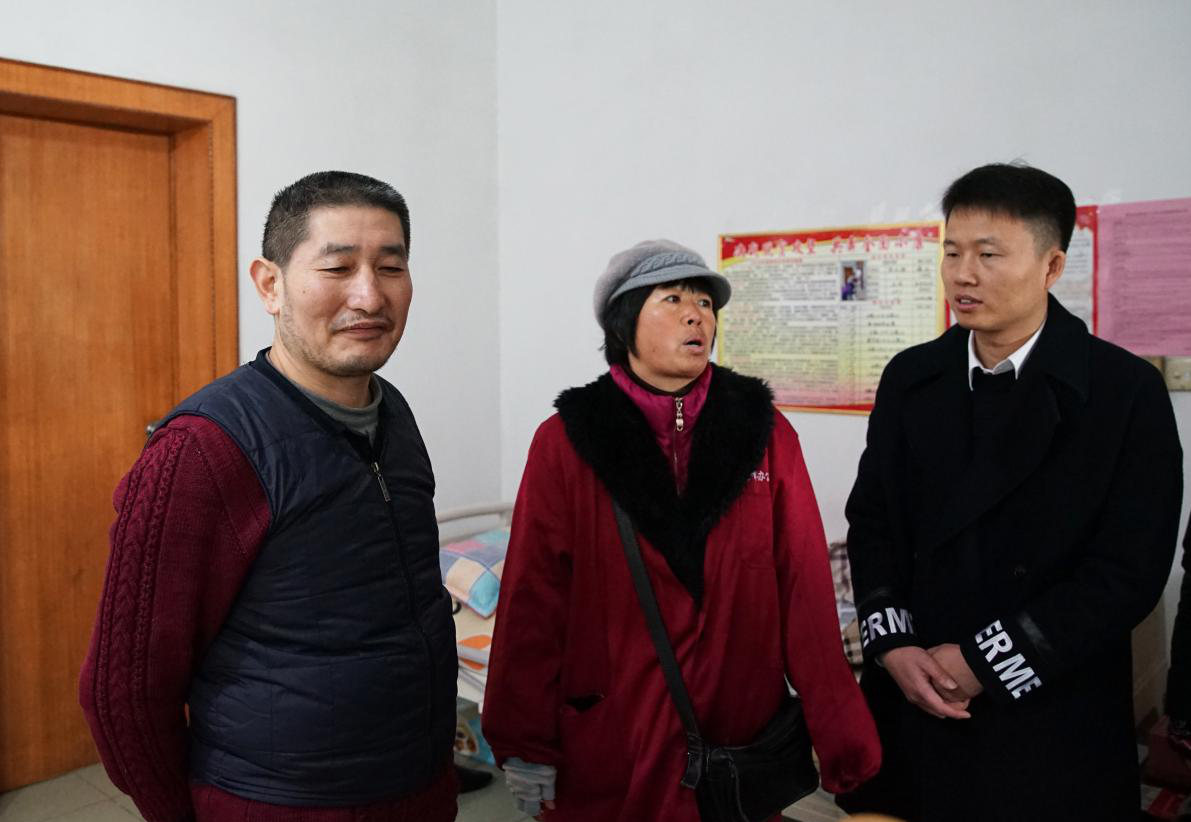 为两度陷入贫困的家庭重燃希望 ——od平台入口官网第十季“大爱中环 暖冬行动”第一站