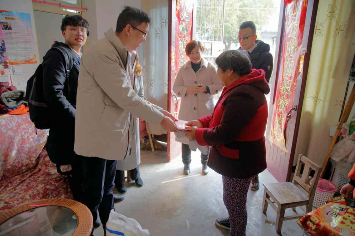 情暖一个老人两个娃 ——od平台入口官网第十季“大爱中环 暖冬行动”第二站