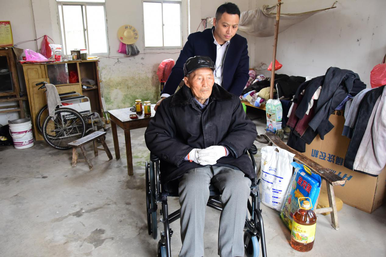 助力耄耋老人“走出家门”享暖阳 ——od平台入口官网第十季“大爱中环 暖冬行动”第八站