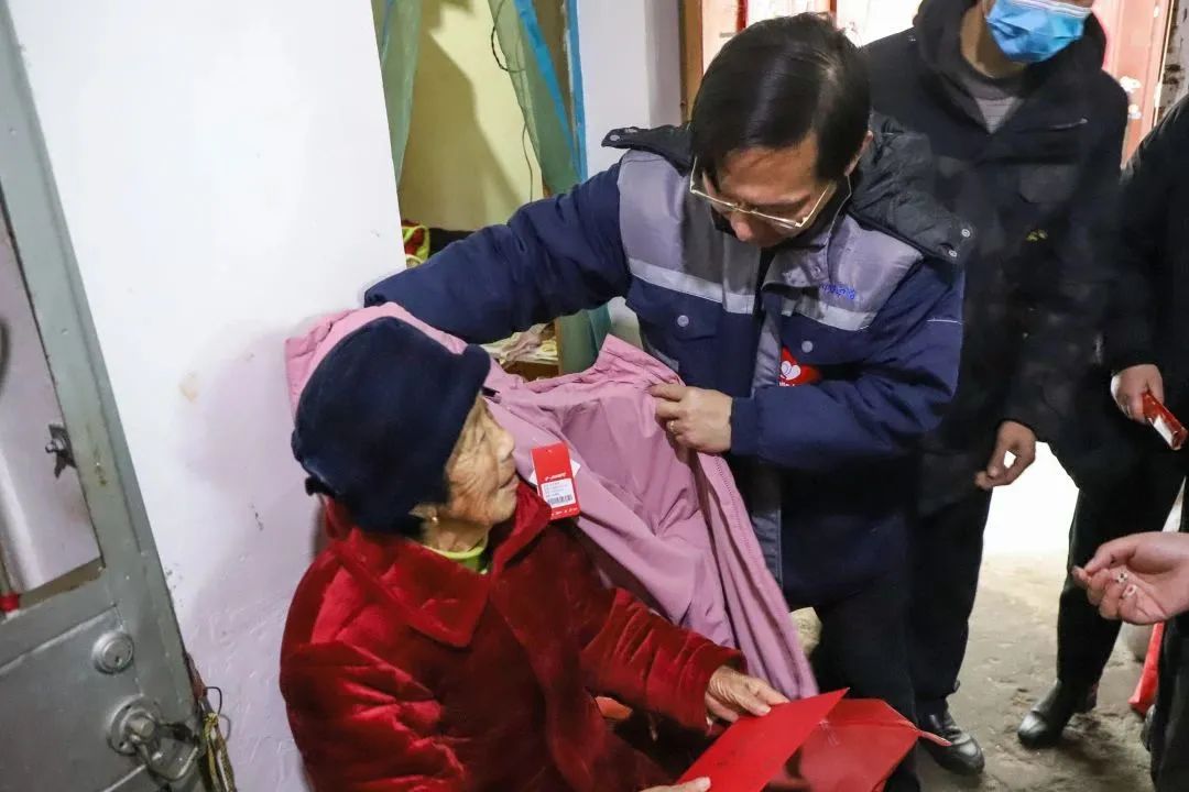 实现耄耋老人新年愿望 鼓励困难群众勇于面对——od平台入口官网第十三季“大爱中环 暖冬行动”第一站